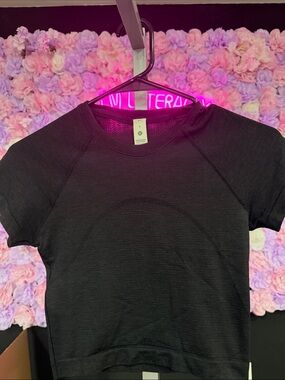 Black Women's Performance Tee - Brand: Lululemon